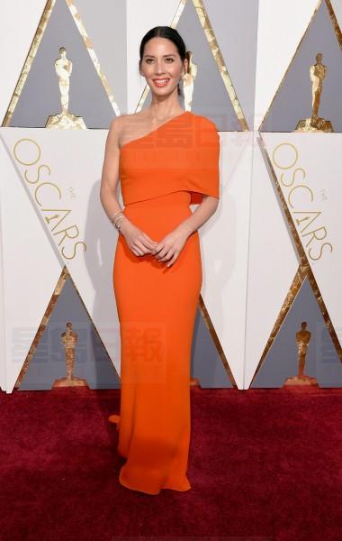 Olivia Munn arrives at the Oscars on Sunday, Feb. 28, 2016, at the Dolby Theatre in Los Angeles. (Photo by Dan Steinberg/Invision/AP)