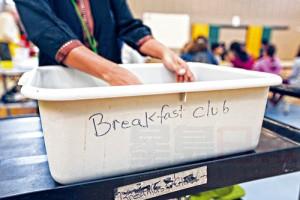 TORONTO, ON - APRIL 20  - (NOTE: PICTURES OF BREAKFAST CLUB IS NOT ASSOCIATED WITH THE PROPOSED SUMMER LUNCH PROGRAM) A volunteer deposits dishes in a bin during a Thorncliffe Park Public School breakfast program, April 20, 2016. Susan Wright wants to introduce a summer lunch program for day camp kids in Thorncliffe Park, home to the city's largest proportion of kids and one of the highest child poverty rates. Andrew Francis Wallace/Toronto Star