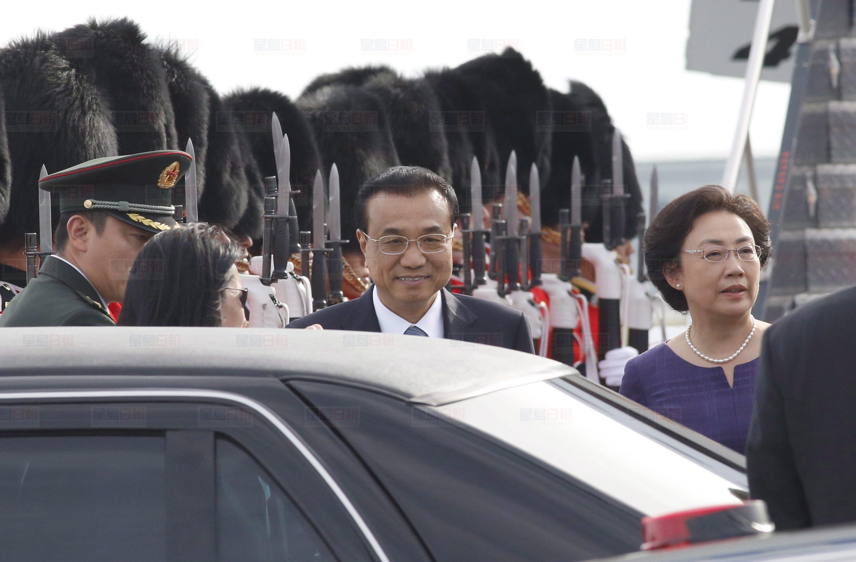Chinese Premier Li Keqiang and his wife Cheng Hong arrive at the Ottawa airport to begin a four-day Canadian visit on Wednesday, September 21, 2016. THE CANADIAN PRESS/ Patrick Doyle