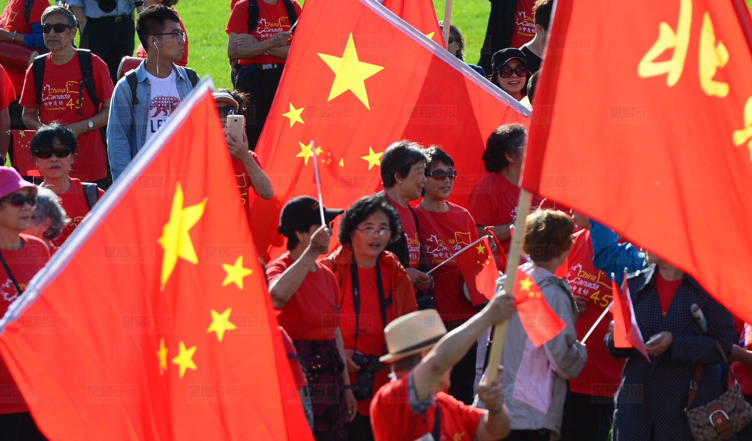 Chinese supporters rally as Chinese Premier Li Keqiang visits Canada on Parliament Hill in Ottawa on Thursday, Sept. 22, 2016. THE CANADIAN PRESS/Sean Kilpatrick