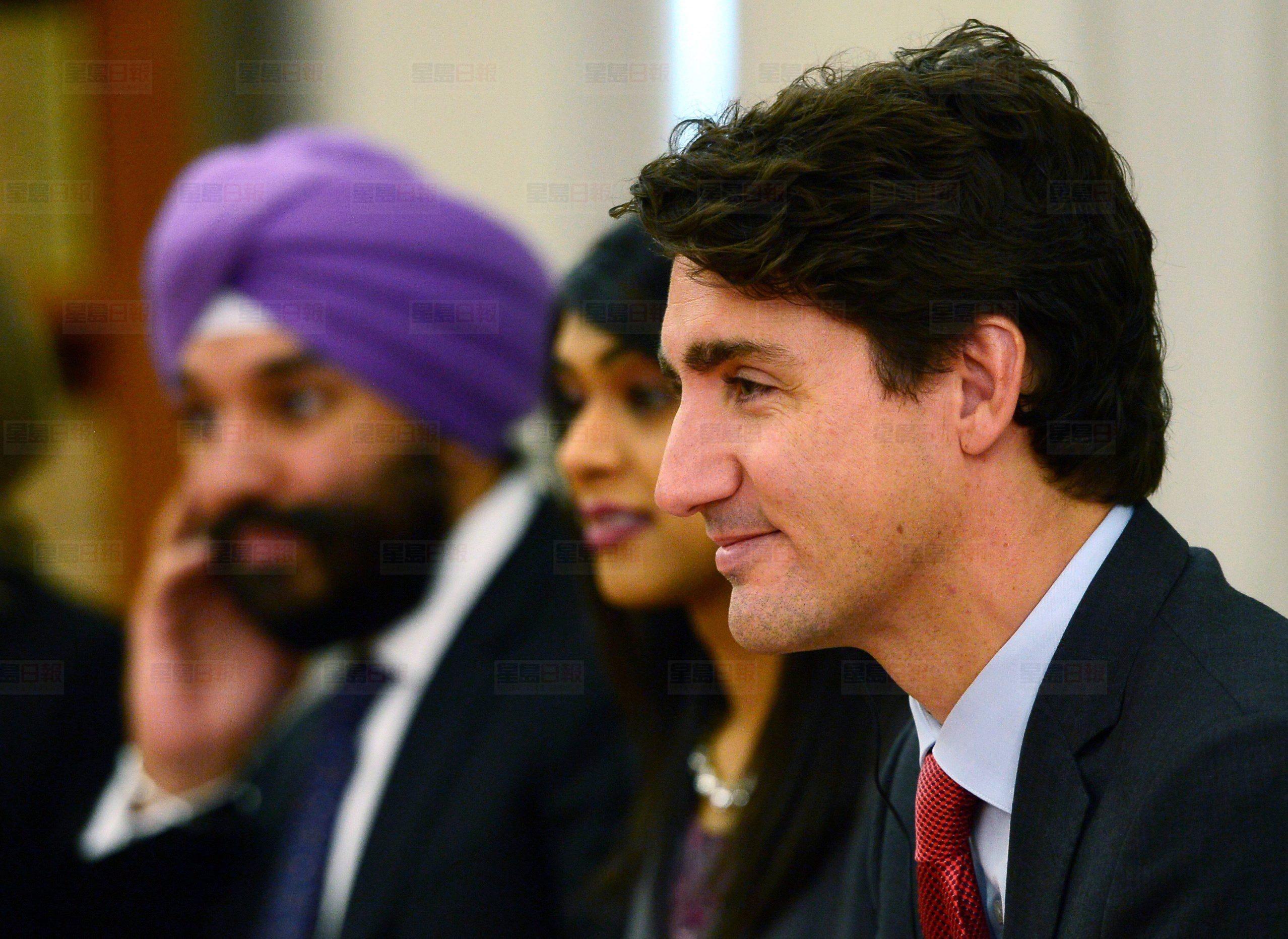 Canadian Prime Minister Justin Trudeau holds expanded meeting with Chinese Premier Li Keqiang in the cabinet room on Parliament Hill in Ottawa on Thursday, Sept. 22, 2016. THE CANADIAN PRESS/Sean Kilpatrick