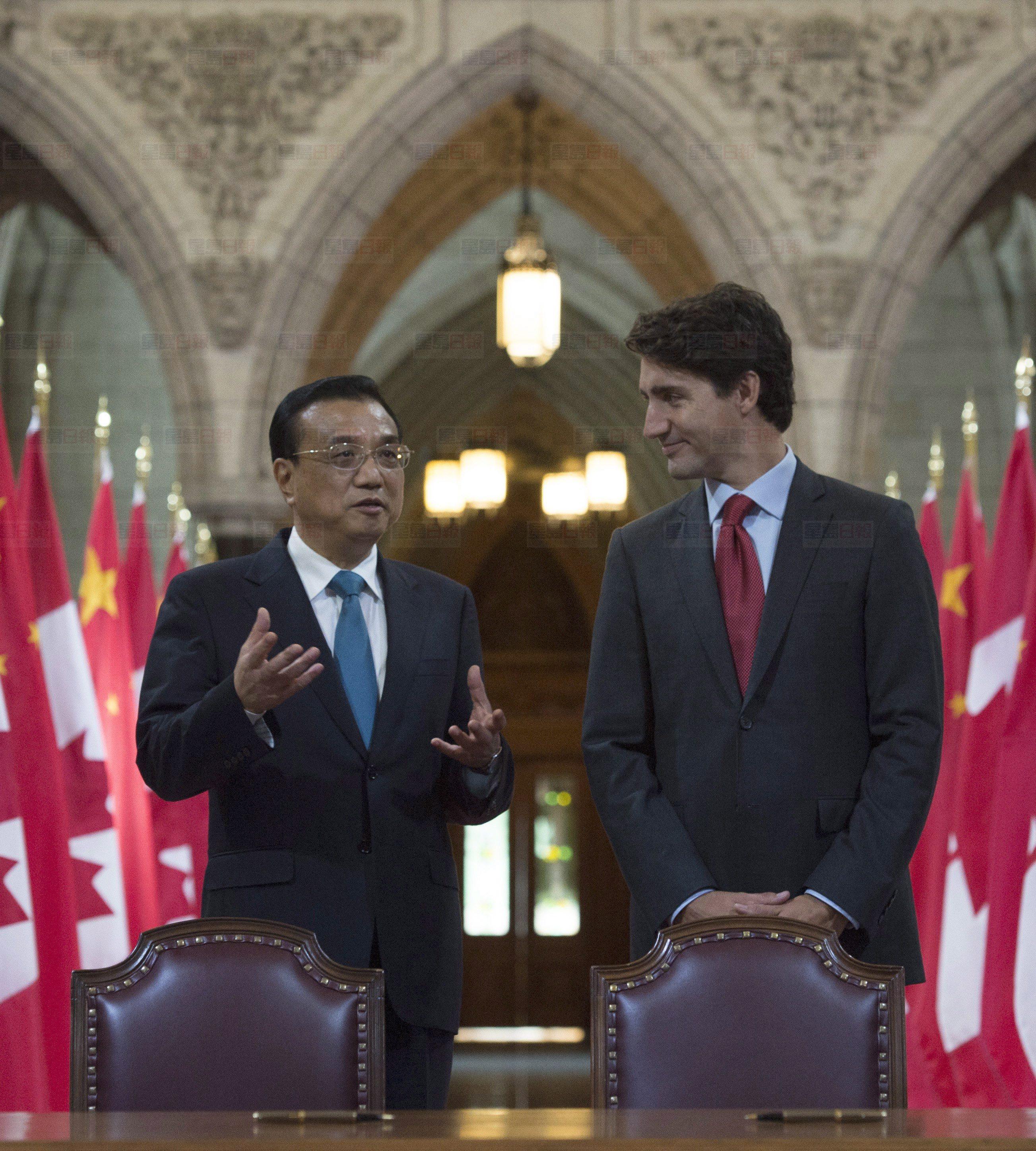 Canadian Prime Minister Justin Trudeau speaks with Chinese Premier Li Keqiang as they wait for a signing ceremony to take place in the Hall of Honour on Parliament Hill in Ottawa, Thursday September 22, 2016. THE CANADIAN PRESS/Adrian Wyld