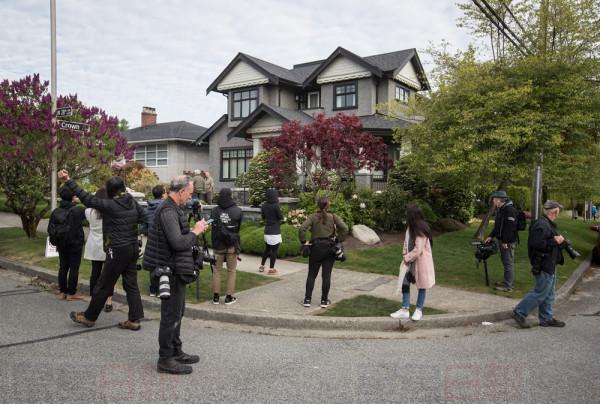 Members of the media wait for Huawei chief financial officer Meng Wanzhou, who is out on bail and remains under partial house arrest after she was detained Dec. 1 at the behest of American authorities, to leave her home to attend a court appearance in Vancouver, on Wednesday May 8, 2019. THE CANADIAN PRESS/Darryl Dyck