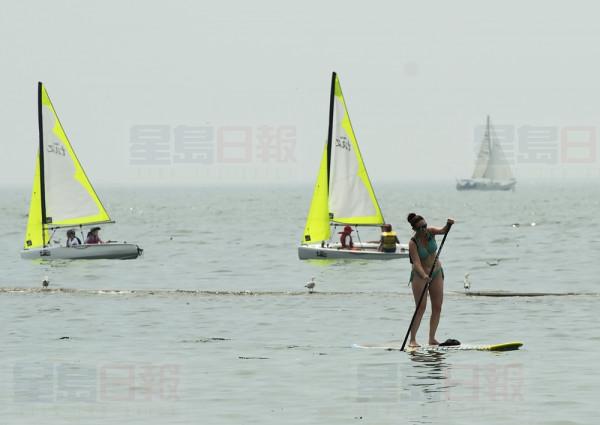 A women paddle boards along Lake Ontario in the extreme heat in Toronto on Friday, July 19, 2019. THE CANADIAN PRESS/Nathan Denette
