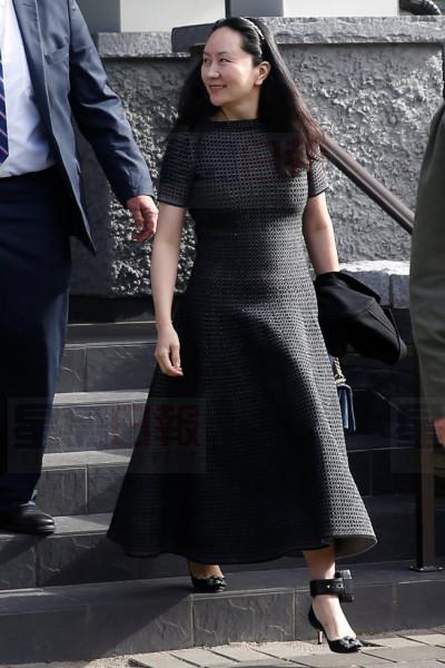 Huawei's Financial Chief Meng Wanzhou, wearing an ankle monitor, leaves her family home to attend court while flanked by private security in Vancouver, British Columbia, Canada, May 8, 2019. REUTERS/Lindsey Wasson