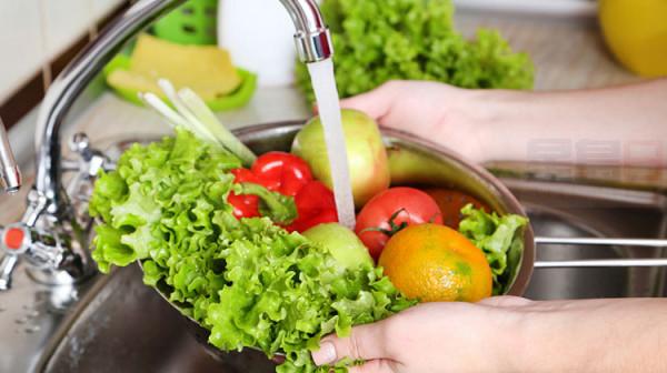 Vegetables washing in the kitchen; Shutterstock ID 529039039; use: Web; Client: tasteofhome.com