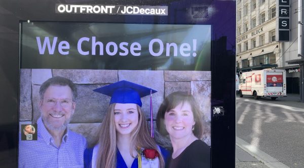 位於洛逊街的廣告,內容宣傳這對夫婦只生一個孩子。 張譽攝