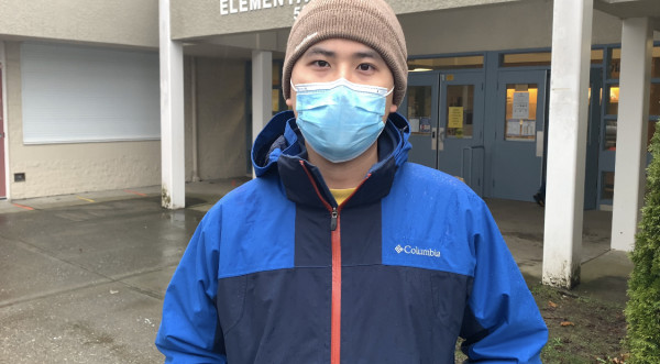 寇磊稱去年就應該實施了。張譽攝