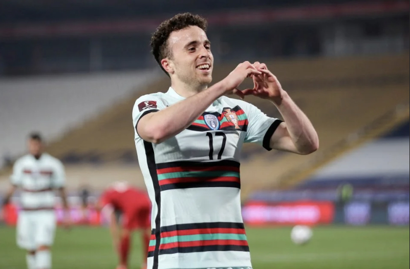 AEF35DFF-2948-4B40-8727-13579C020DA5