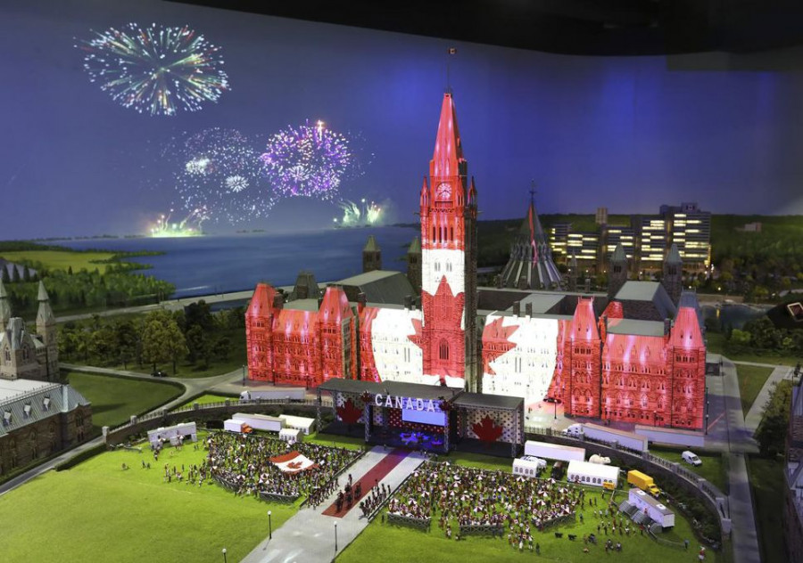 _4_turn_main_parliament_with_fireworks