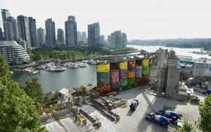 固蘭湖島的混凝土筒倉畫作。 溫哥華雙年展圖片