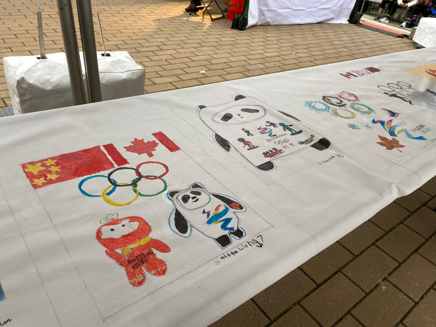 50位青少年在現場繪畫，盡顯奧運精神的主題。星島記者攝