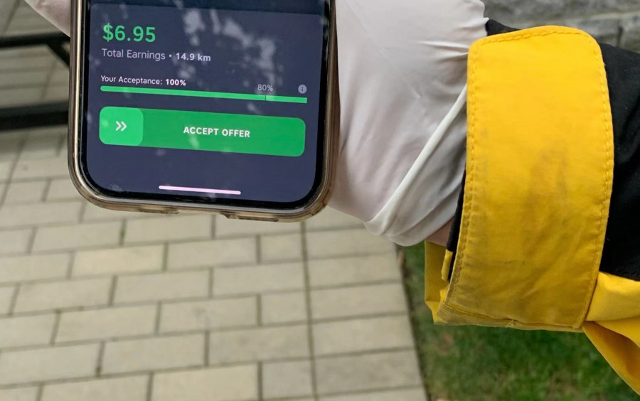 陳先生受訪時出示一張14公里路程卻僅有不到7元配送費的訂單。星島記者攝