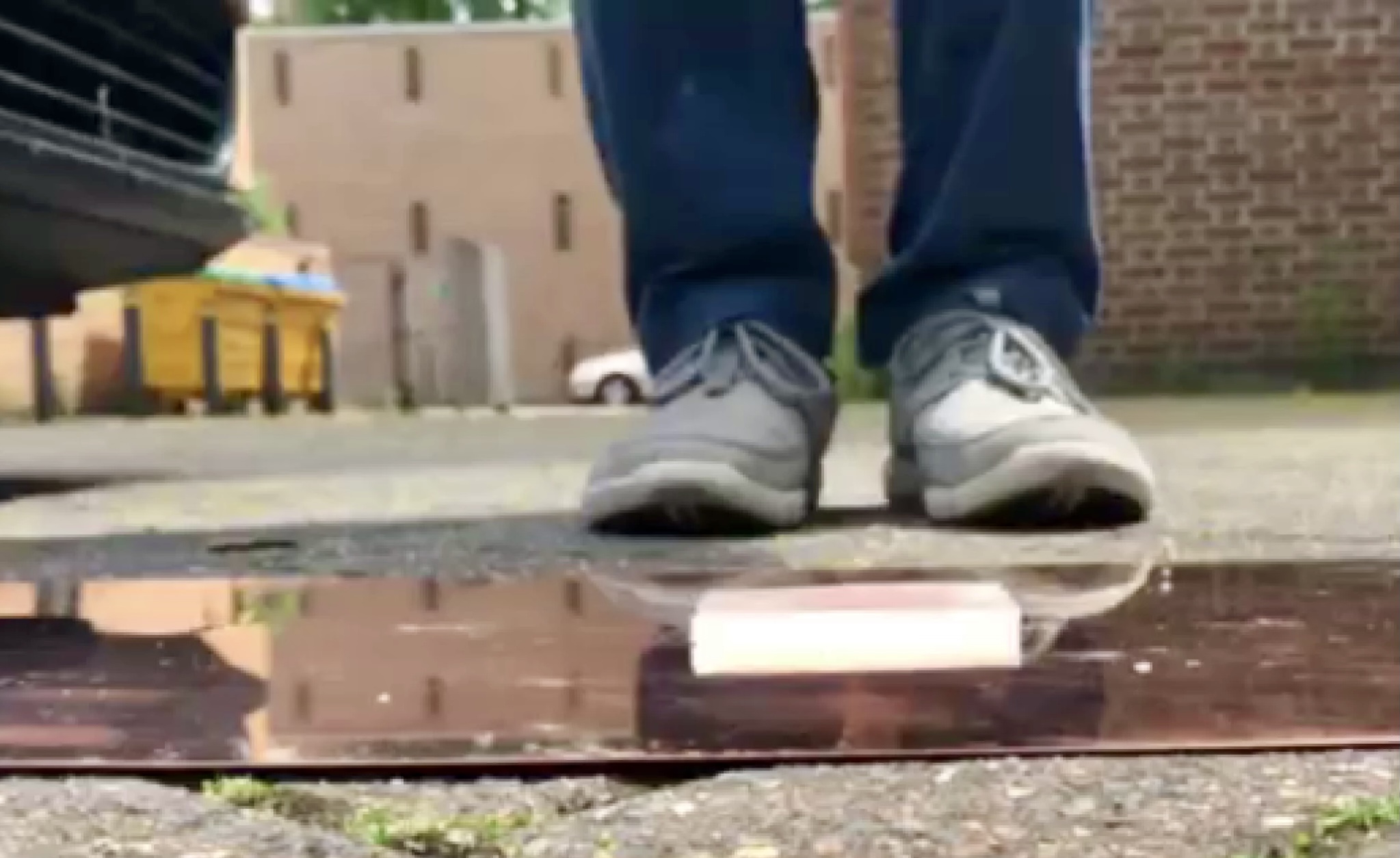 AB6327C8-7117-4169-B943-01A7D2056FE1