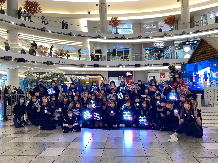 「加拿大姜濤應援團」成員影大合照。