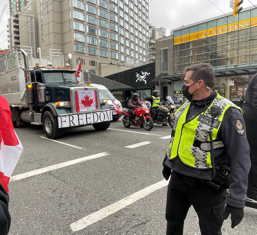 溫市警察在現場維持交通秩序。星島記者王弘樹攝