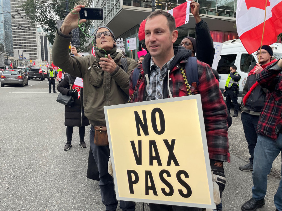 反疫苗者在現場向「自由車隊」歡呼。星島記者王弘樹攝