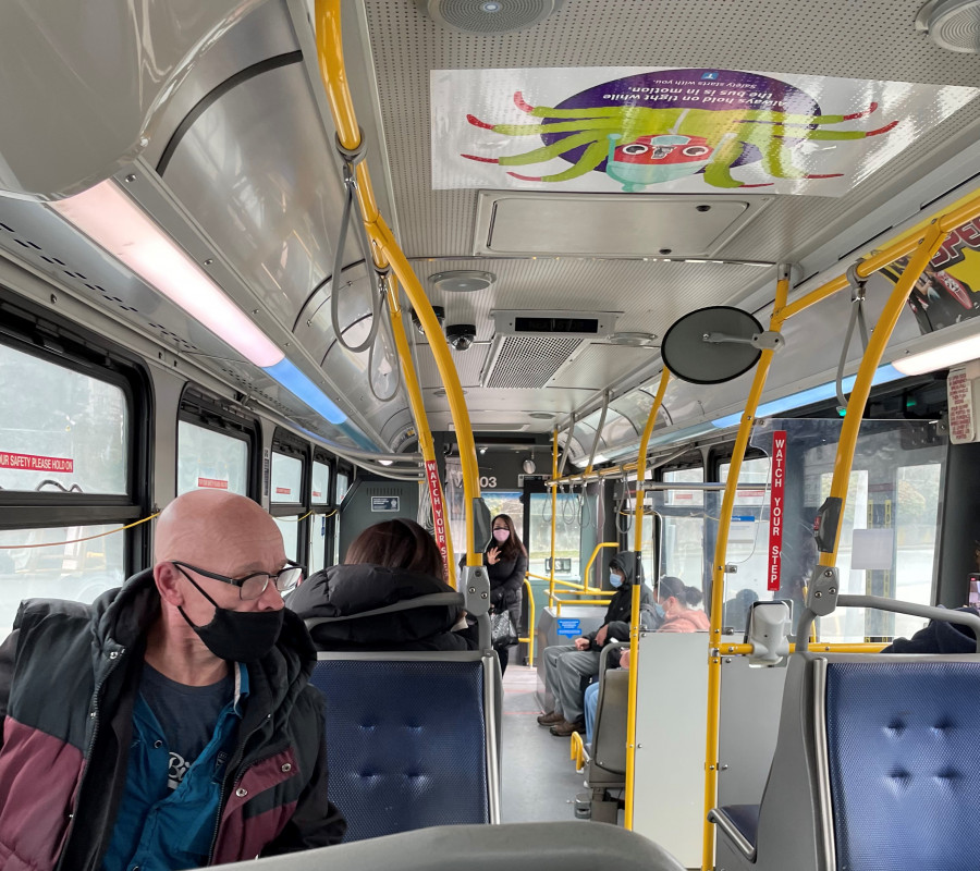 巴士上的乘客絕大多數都佩戴口罩。星島記者王弘樹攝