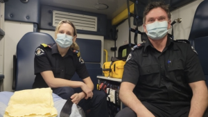 醫護人員布雷福德和艾略特。卑詩省緊急醫療服務