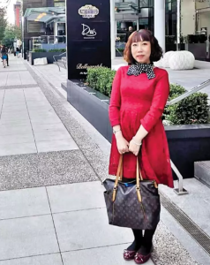 楊女士認為程序員高薪厚職，鼓勵兒子去學習電腦。受訪者提供