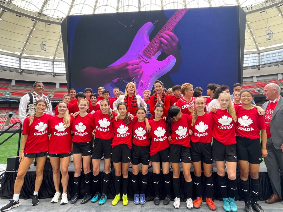 馬蘭妮寄語更多年輕人參與足球運動。星島記者王弘樹攝