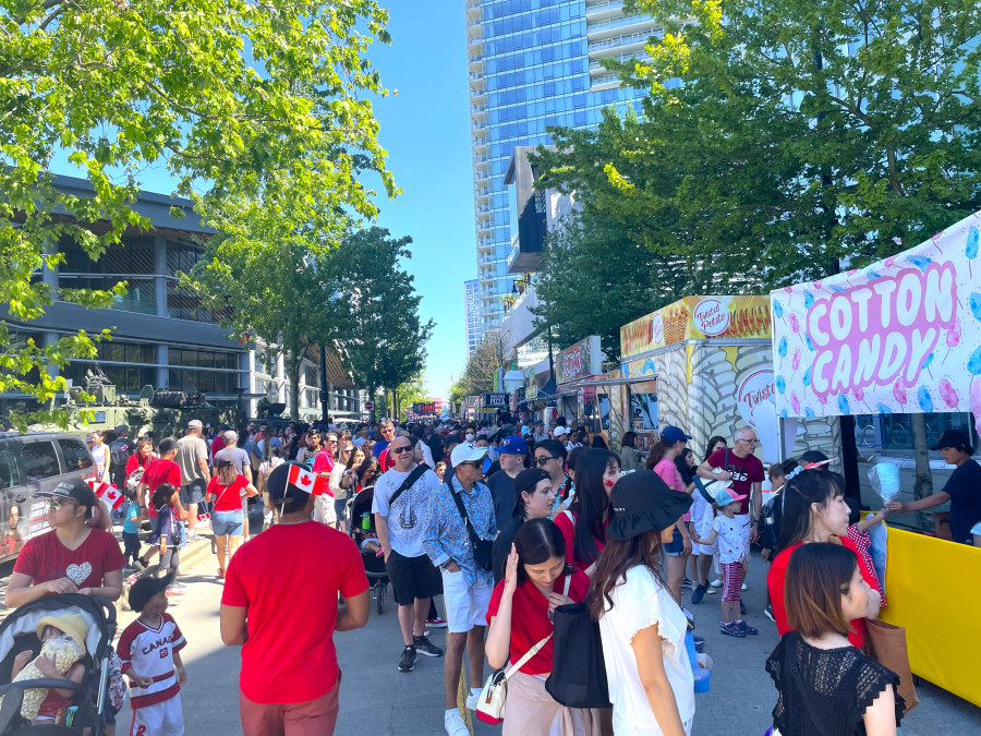 美食餐車外大排長龍