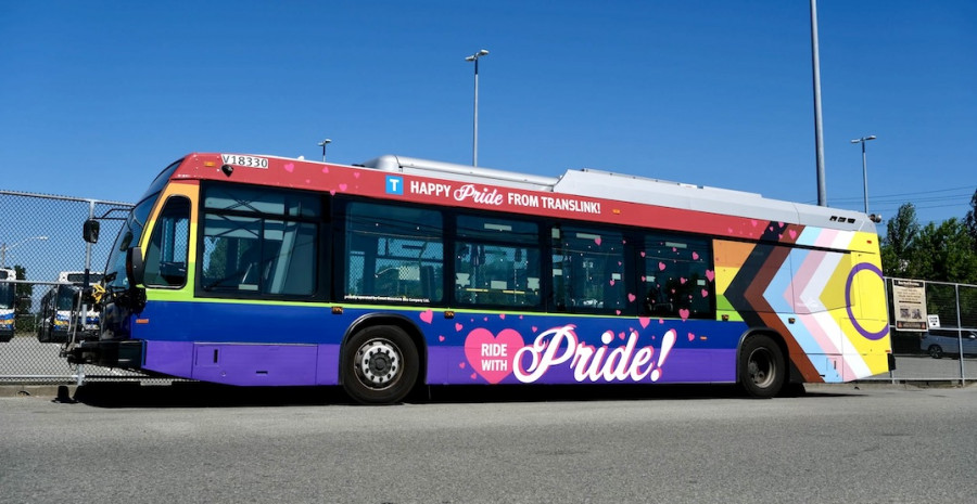 運聯新塗裝的巴士，以表支持性小眾居民