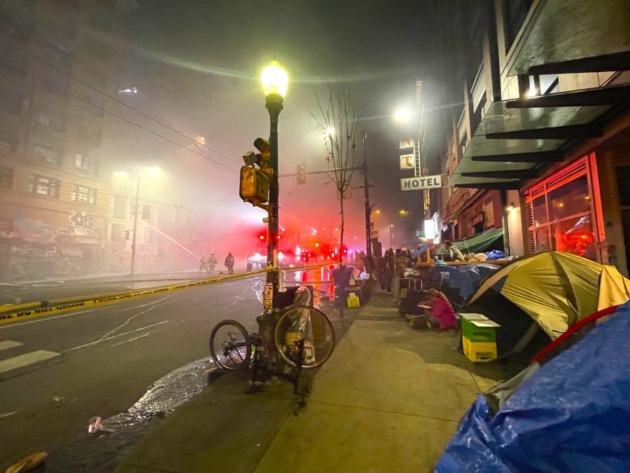 喜士定東街7月初深夜發生大火。星島記者王弘樹攝