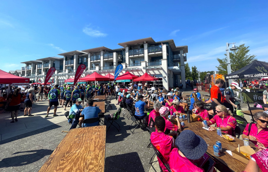 列市龍舟節吸引2千多名選手參加。星島記者王弘樹攝