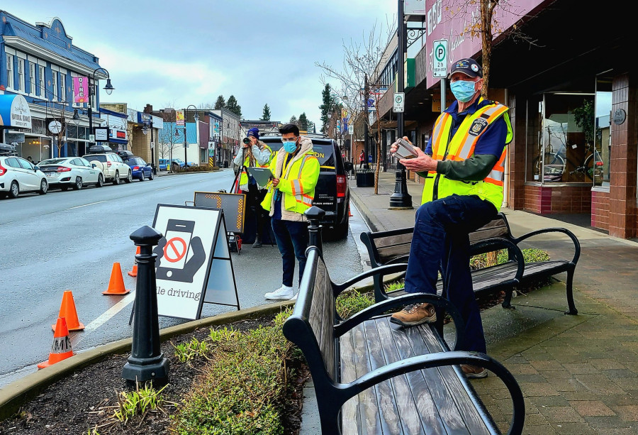 卑詩各地警方正加強分心駕駛的執法。RCMP推特