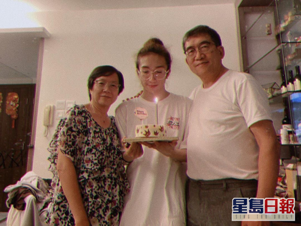 Q6McgZjzQ8viWwPsLI2MjF_Ogc46jt5kaxJjdGsSY3Q