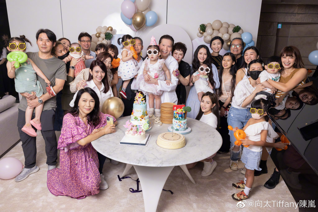 005i43gtgy1h6t6zyax12j636c2487wk02