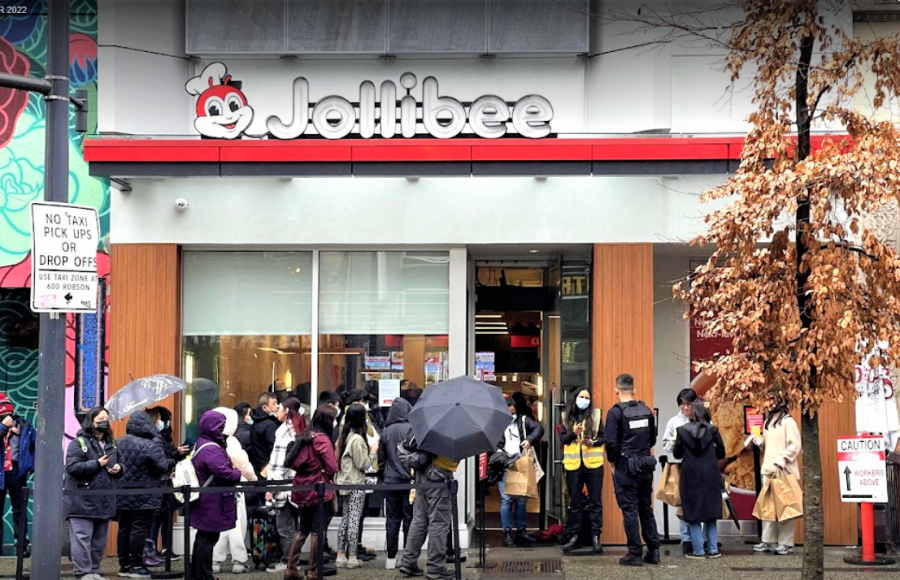 溫市中心的快樂蜂每天都大排長龍。網上圖片