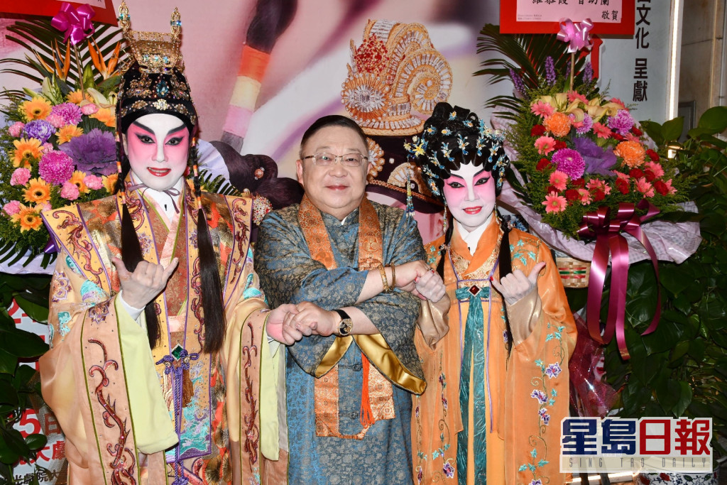 蓋明暉(左L)與李居明(中C)炮製的《蝶海情僧》再次公演。