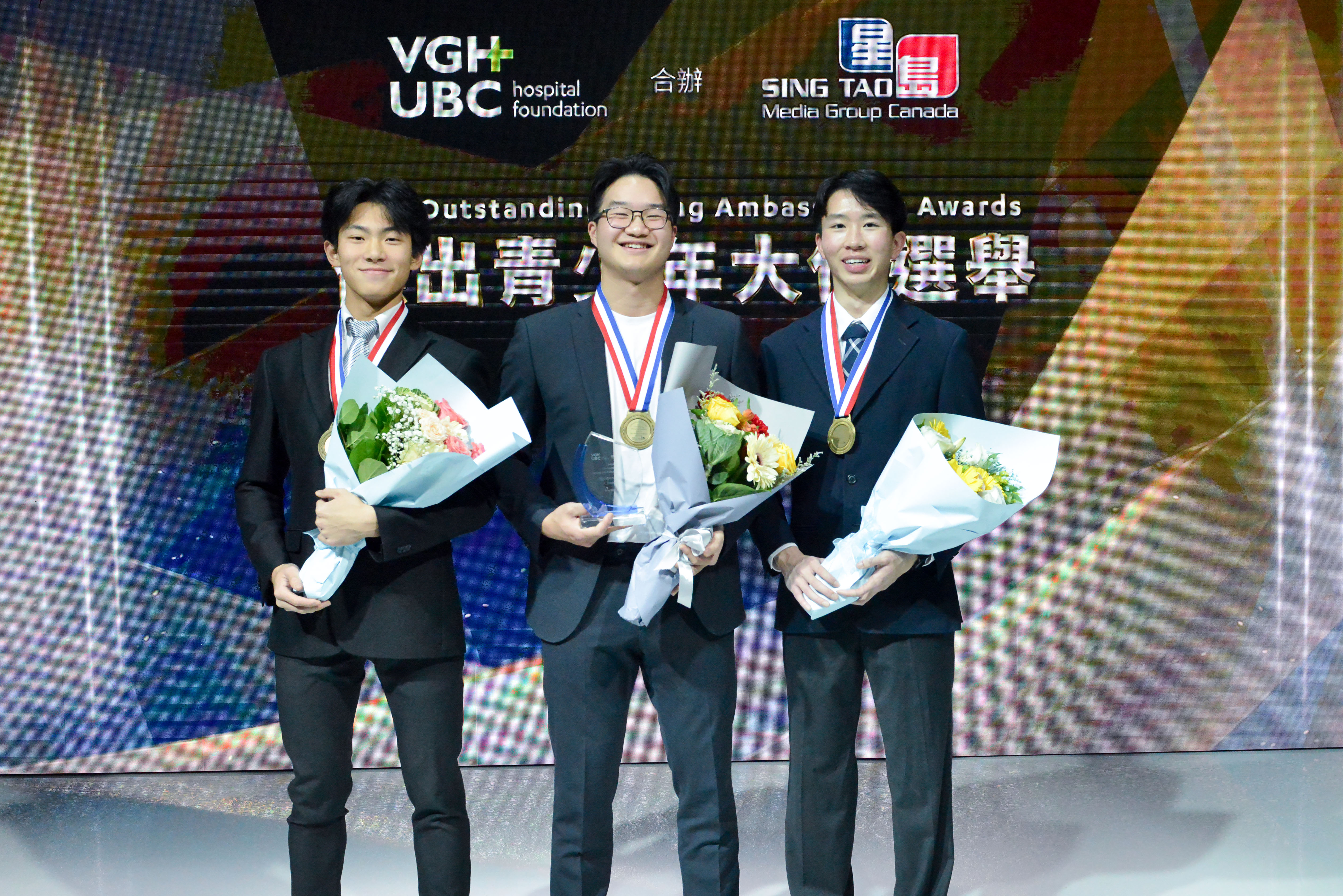 2022年傑出青少年大使體育組得獎者 亞軍朱政豪(左)、冠軍賴浩俊代表(中)、季軍黃政國(右)。
