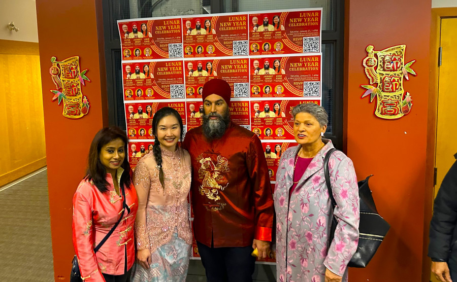 三級政府官員合照同賀新春。星島記者王弘樹攝