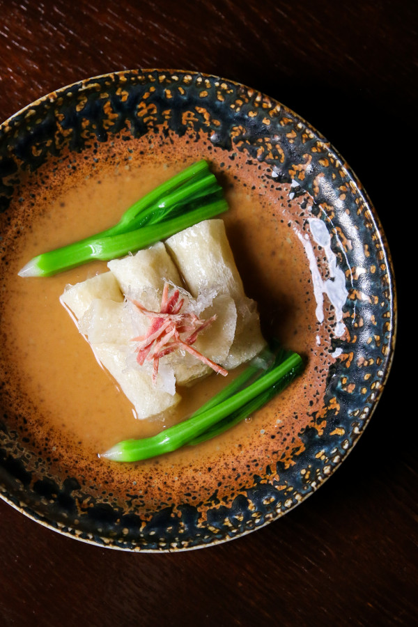 Mott 32 Lunar New Year 2023 - Bamboo Pith with Bird's Nest (Photo_ Amy Ho)