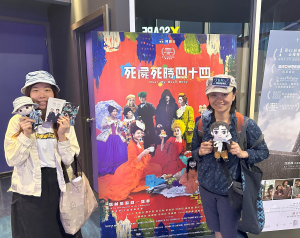 柳柳粉Chloe(左)和Carrie(右)希望Jer的才藝能被更多人聽到。星島記者王弘樹攝