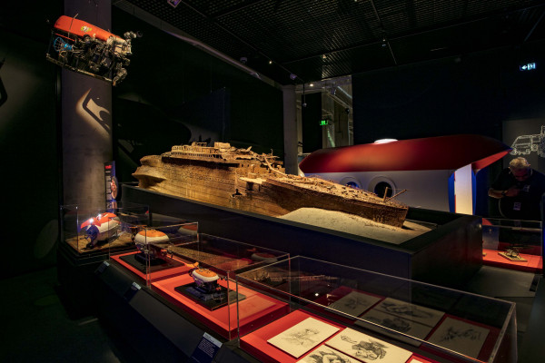 展覽展出電影《鐵達尼號》的一些展品。