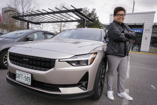 Regina除了要到世界各地觀看新車之外，她在加拿大時，平均每星期都會實地測試不同新車。星島記者夏槙權攝