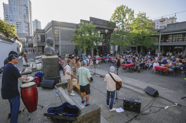 演唱會在中華文化中心室外庭院舉行。星島記者夏鎮權攝