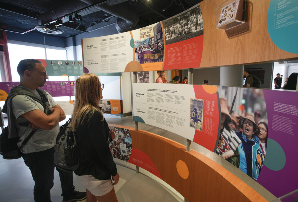 展覽展出數百位在各領域有傑出成就的加國女性故事。星島記者夏鎮權攝