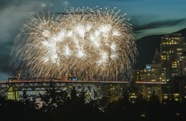 澳洲隊在英吉列灣上空綻放煙花。星島記者夏鎮權攝