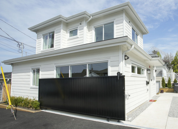 Adrian的後巷屋不設車房,以增加居住可用空間。星島記者夏鎮權攝