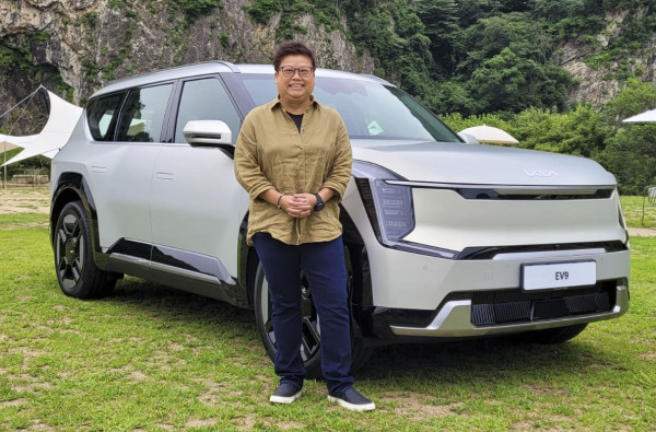 車評人Regina在韓國實地測試Kia EV9。