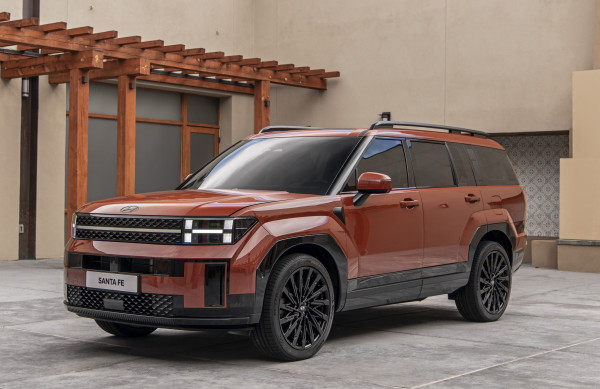 新一代Santa Fe的外型改變充滿戲劇性地大膽踏，屬於極具突破性的改造。