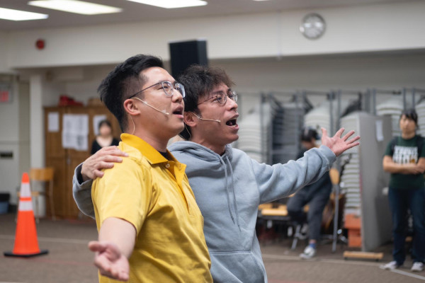 演員 JF、Howie Kwan (左至右)採排情況。主辦方提供圖片