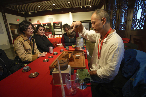 市民參與中國茶藝示範。星島記者夏鎮權攝