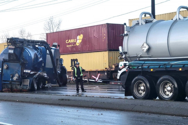 AB2D1FB7-17F7-48BF-A8F6-1712BFEBFFEB