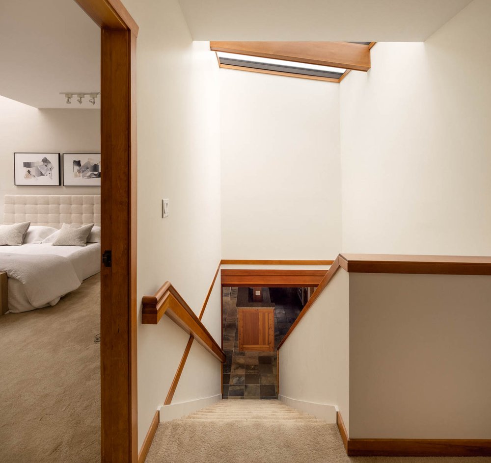 825-Forest-Hills-Dr-North-Vancouver-57